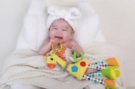 鄄城怎么判断宝宝是否斜颈 鄄城怎么判断宝宝是否斜颈